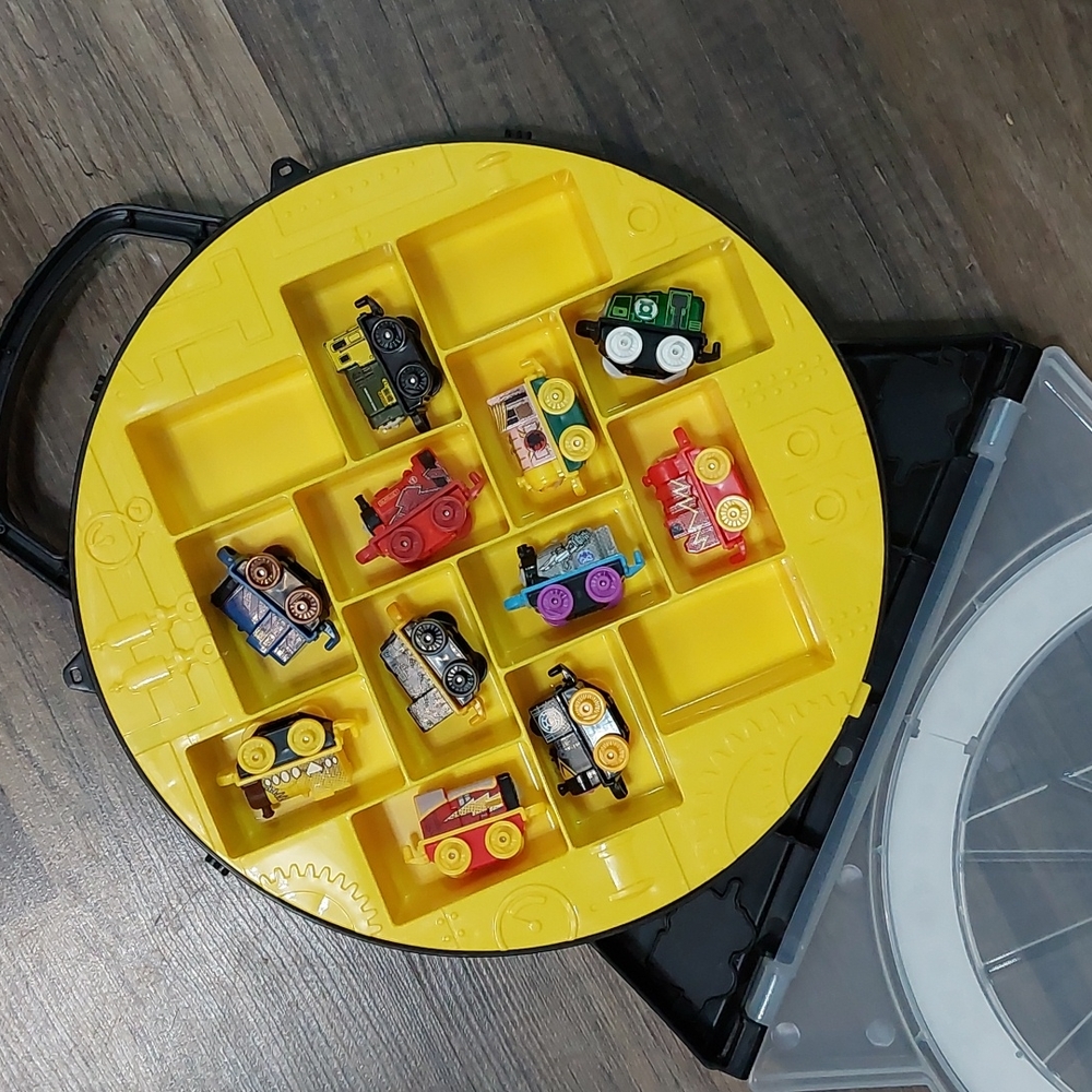Thomas&Friends DC Super Friends Collector’s Playwheel CarrryCase•11 MiniTrains